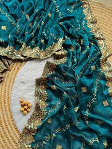 Saree traditionnel en soie douce de créateur indien avec un beau travail de broderie pour les mariages et les fêtes - Product Image 4