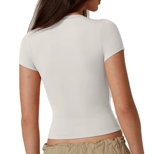 T-shirt pull délavé, coupe ajustée, fabriqué par des professionnels, pour femmes, avec broderie de logo personnalisée et tendance - Product Image 2
