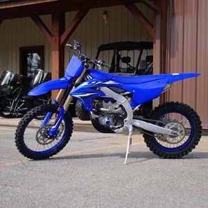 Moto tout-terrain légère de 250 cm³ prête pour la course 2026 - Product Image 2