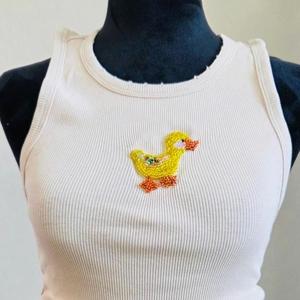 Débardeur brodé à la main avec des perles de graines, vêtement artistique, débardeur brodé à la main avec des perles de graines, vêtement tendance - Product Image 2