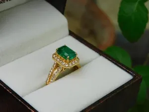 แหวนแต่งงานเพชรโมอิส4CT สีเขียวมรกตสำหรับผู้หญิง925เงินและทอง14K ชุบสำหรับงานหมั้นหรือของขวัญ - Product Image 3