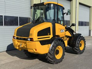 2025 JCB Chargeuse sur pneus 409 Agri SV avec moteur Kohler Stage V et hydraulique à haut débit pour les travaux agricoles et de jardin - Product Image 6