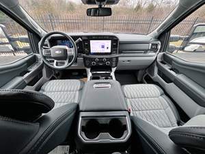 Ford F-450 Limited Super Cab d'occasion 2024 - Product Image 3