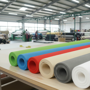 Tela no tejida de PP+PE para techos, ligera, transpirable, duradera, fabricada en Indonesia, para impermeabilización en la construcción. - Product Image 1