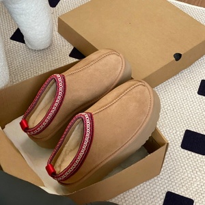 Chaussures classiques d'hiver pour femme, semelles épaisses, en coton, bottes de neige chaudes, marque de créateur de mode, bottes à motifs personnalisés - Product Image 5