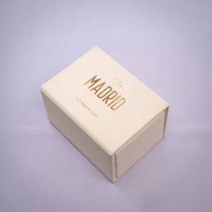 กล่องเครื่องประดับพรีเมี่ยมครีมแมดริดโลโก้ที่กำหนดเองสำหรับแหวนและบรรจุภัณฑ์สินค้าหรูหราตัวเลือกของขวัญพิเศษที่กำหนดเอง - Product Image 1