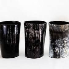 Verre à cocktail sculpté en corne naturelle fabriqué à la main personnalisé en gros pour la maison Restaurant Hôtel inspiré par l'eau de la bière de vin - Product Image 3