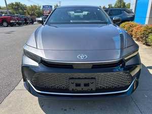 Nouveau SUV hybride turbo Crown XLE AWD gris 2024, automatique, avec toit ouvrant panoramique, démarrage à distance, sièges en cuir et pack technologique - Product Image 2