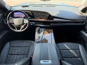 รถ Cadillac Escalade ปี 2024 รุ่น 600 7 ที่นั่ง เกียร์อัตโนมัติ SUV ภายในตกแต่งด้วยหนัง ยาง R20 ไฟ LED หลังคาพาโนรามา พวงมาลัยซ้าย - Product Image 2