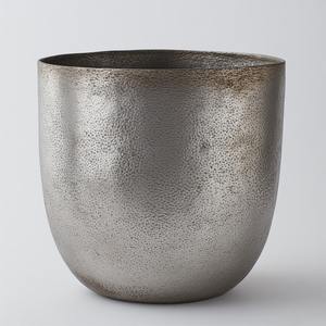 Maceta de Metal decorativa con acabado antiguo rústico perfectamente diseñada para un estilo de jardín interior elegante y decoración de temporada - Product Image 1