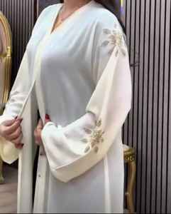 Abayas pour femmes importées de qualité supérieure élégantes modestes brodées à la main robes formelles de style dubaï tissu respirant musulman traditionnel - Product Image 2