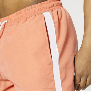 Shorts de sport pour homme de haute qualité, personnalisés avec logo, respirants, imperméables, séchage rapide, avec poches. - Product Image 3