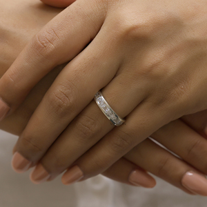 VINSON 3,15 CTW Esmeralda Moissanite Wedding Band Channel Set Regalo de aniversario de piedras preciosas con certificado GRA - Product Image 3