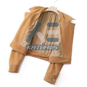 Veste en cuir véritable audacieuse pour femme, fabrication supérieure, coupe ajustée, vêtement d'extérieur chaud de qualité supérieure, élégant et contemporain - Product Image 4