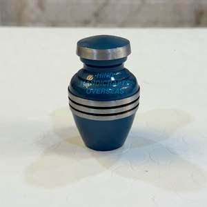 Urnas de cremación para adultos de aluminio con diseño Floral grabado de estilo americano, tarro antiguo para cenizas de cremación, proveedor directo de India - Product Image 1