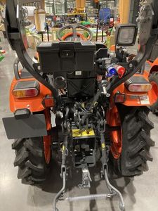 Utilisé pour le tracteur agricole compact 4x4 EK1 261 avec boîte de vitesses, moteur 25 CV, chargeur frontal et pelle arrière - Product Image 4