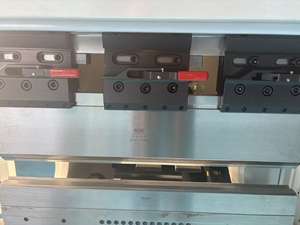 مكبس ثني كهربائي بالكامل بتحكم رقمي (CNC) بقوة 12 طن عالي الدقة يعمل بنظام التحكم المنطقي القابل للبرمجة (PLC) - Product Image 2