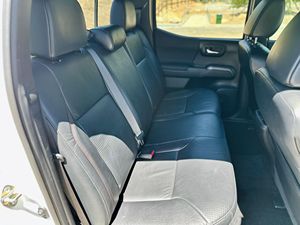 2020 pour Toyota Tacoma TRD. Pro Double Cab, faible kilométrage, boîte de vitesses automatique, direction à gauche, pneus R20, état sombre - Product Image 6