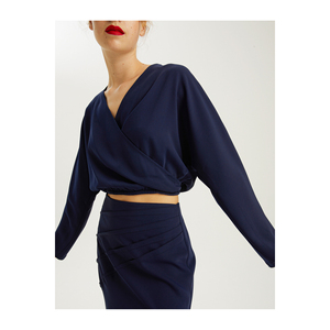 Blusa Cruzada para Mujer BGN con Cintura Elástica, Diseño Elegante - Product Image 4