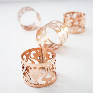 Anneau de serviette en fer de forme unique, de luxe, écologique, pour mariage, stimulant la conversation à table, ajoute une touche d'intérêt, durable et fonctionnel - Product Image 1