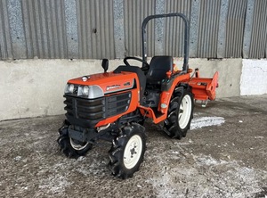 Tracteur Kubota M7060 de 71 chevaux avec chargeur frontal, prix de gros, disponible en stock pour l'agriculture et le défrichement - Product Image 3