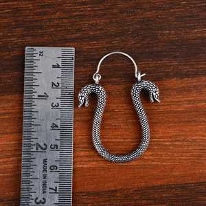 Pendientes de Aro con Diseño de Serpiente, Moda 2024, Joyería Gótica de Latón para Mujer, Acabado Plateado Oxidado, Diseño de Reptil, Venta al Por Mayor/OEM - Product Image 4