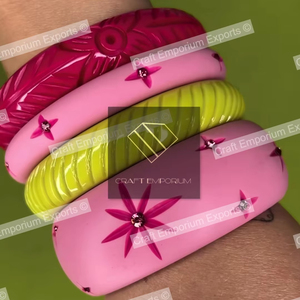 Brazalete de resina artesanal, joyería de moda - Product Image 1