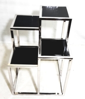 Table d'angle multi-niveaux avec finition PVD dorée, design moderne pour l'ameublement de la maison, idéale pour les salons et les bureaux