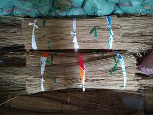 Bâtonnets de feuilles de noix de coco écologiques pour la fabrication de balais - Product Image 3