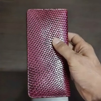 Portefeuille long classique en cuir texturé effet poisson pour homme, élégant, bicolore rouge et noir, fin, pliable, pour voyage, à tenir à la main