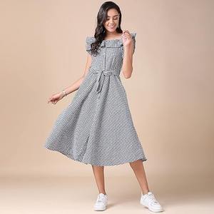 ชุดเดรสผ้าฝ้ายแบบลำลองสำหรับฤดูร้อนทำด้วยมือดีไซน์แบบถักทอพร้อมความยาวระดับเข่ายาวระดับเอวตามธรรมชาติจากอินเดีย - Product Image 3