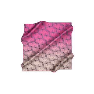 Écharpe en soie vintage de créateur - Fleurie rose carrée en crêpe satiné - Product Image 1