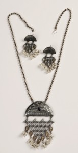 Conjunto de Collar y Aretes de Plata Oxidada, Joyería India para Mujer, Regalo para Ella - Product Image 4