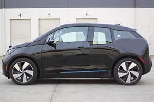 BMW i3 Range Extender, Motor de Extensor de Rango, Motor Eléctrico Sincrónico RWD AC de 2 Cilindros, Auto Hatchback Automático - Product Image 6