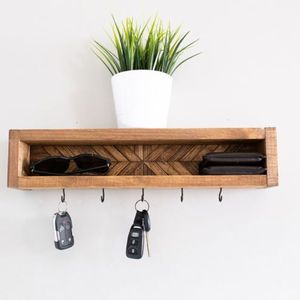 Porte-lettres d'entrée polyvalent en bois avec crochets en métal noir. Disponible aux prix de gros. - Product Image 2