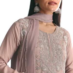 Traje de lavanda ligera Chinon Kurta Sharara con trabajo de bordado Moti para mujer Recepción de boda y traje de fiesta - Product Image 6