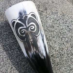 Corne de vache médiévale Viking naturelle fabriquée à la main Corne à boire de style animal poli accessoire à boire de la bière indienne - Product Image 1