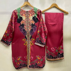 Viscos Kurtis brodés élégants de haute qualité sur les prix de gros \ Kurtis pour femmes en Inde - Product Image 2