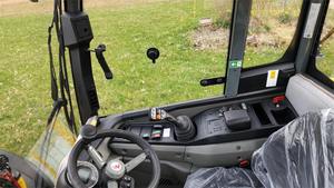 Kubota รถตักล้อหน้าขนาดเล็ก2024 WL34พร้อมตลับลูกปืนและปั๊มไฮดรอลิกแบบ Eaton รับประกัน1ปีสำหรับใช้ในบ้าน - Product Image 3