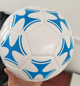 Ballon de football en PVC de haute qualité, cousu à la machine, taille 5, vente en gros d'usine, entraînement professionnel pour adultes et enfants, en stock, personnalisable - Product Image 3