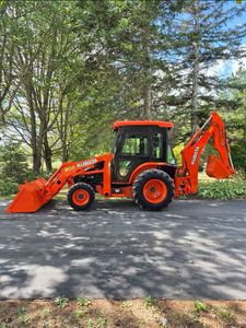 Entrega rápida Tractor Kubota M7060 Compre un rendimiento resistente de calidad superior Ideal para cultivar campos grandes y trabajos duros - Product Image 4