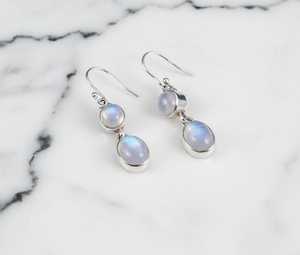 Boucles d'oreilles clous délicates en argent sterling plaqué or avec double pierre de lune arc-en-ciel, bijoux de fête mignons, cadeau pierre de naissance de juin - Product Image 6