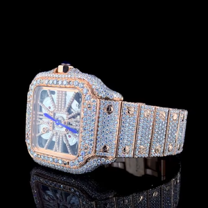 Reloj Sofisticado con Diamantes de Moissanita con Elegantes Cristales Brillantes y Elementos de Diseño Modernos y Atemporales de Lujo de la India - Product Image 2