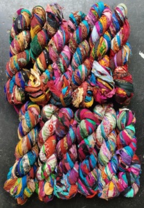 Rubans imprimés en mousseline de soie de sari recyclée sur mesure fabriqués à partir de tissus imprimés en mousseline de soie recyclée en 100 Gram Skiens - Product Image 3