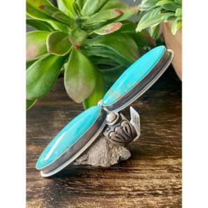 Anillo de Plata de Ley con Turquesa Tony Yazzie Kingman, Talla 8, Estilo Agrupado con Bisel - Product Image 4