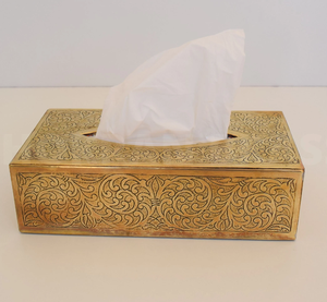 Porte-mouchoirs en métal de style vintage avec une couleur vert clair, un imprimé rose, un script et des accents de libellule, aux prix de gros. - Product Image 5