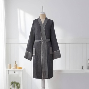 เสื้อคลุมอาบน้ำแบบมีลายริ้ว สีชาร์โคล ทรงกิโมโน ผ้าฝ้าย 100% - Product Image 2