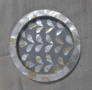 Sous-verres classiques ronds en nacre, élégants, pour tasses à thé, mugs et verres, conçus pour un attrait de table haut de gamme, écologiques - Product Image 2