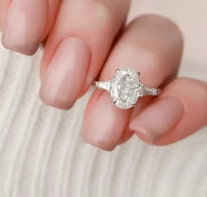 Anillo de compromiso de oro macizo de 14 quilates de tres piedras para mujer, joyería de boda romántica, Baguette ovalada y atrapada, aniversario cultivado en laboratorio - Product Image 4