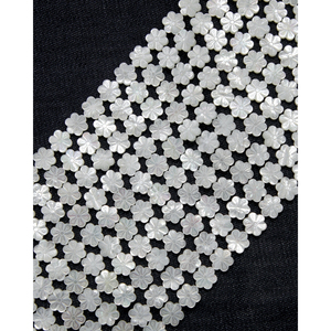 Cuentas Sueltas de Concha en Forma de Flor - Product Image 1